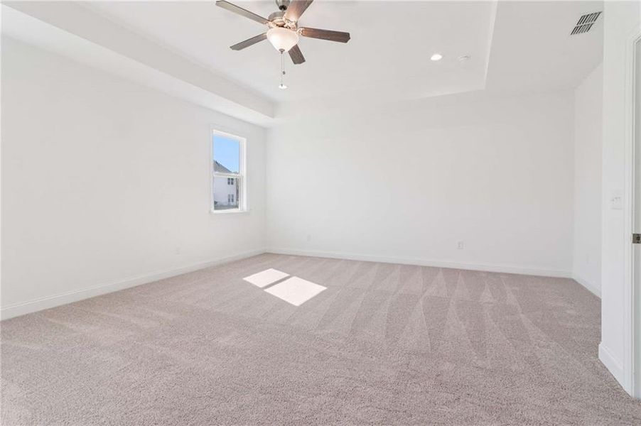 Spacious, unfurnished interior of a new home in East Harbor II at Chestatee, Dawsonville (Image 47).