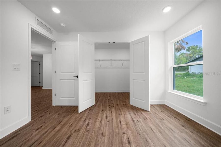 Spacious, unfurnished interior of a new home in , Weeki Wachee (Image 42).