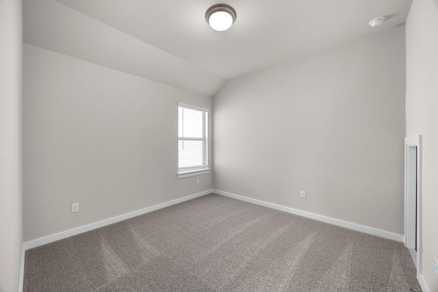 Spacious, unfurnished interior of a new home in Lakeside at Tessera, Lago Vista (Image 19).