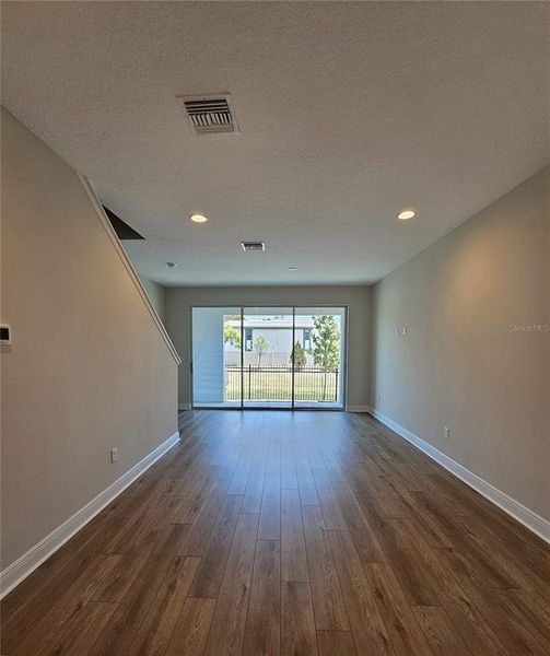 Spacious, unfurnished interior of a new home in , Seminole (Image 6).