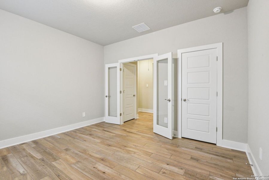 Spacious, unfurnished interior of a new home in Carmel Ranch, Schertz (Image 39).