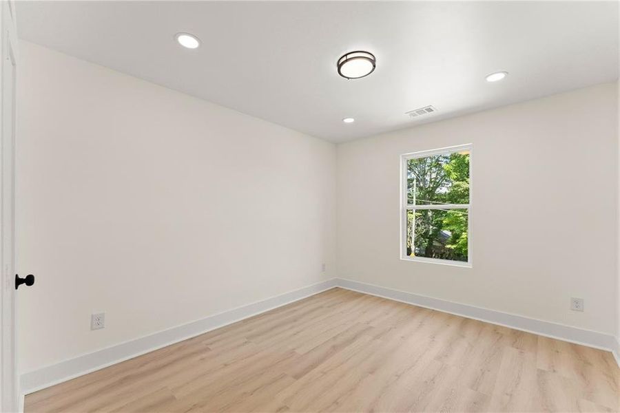 Spacious, unfurnished interior of a new home in , Clarkesville (Image 34).