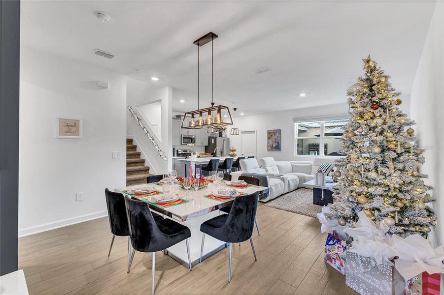 Furnished interior view inside a new home in , Orlando (Image 10).