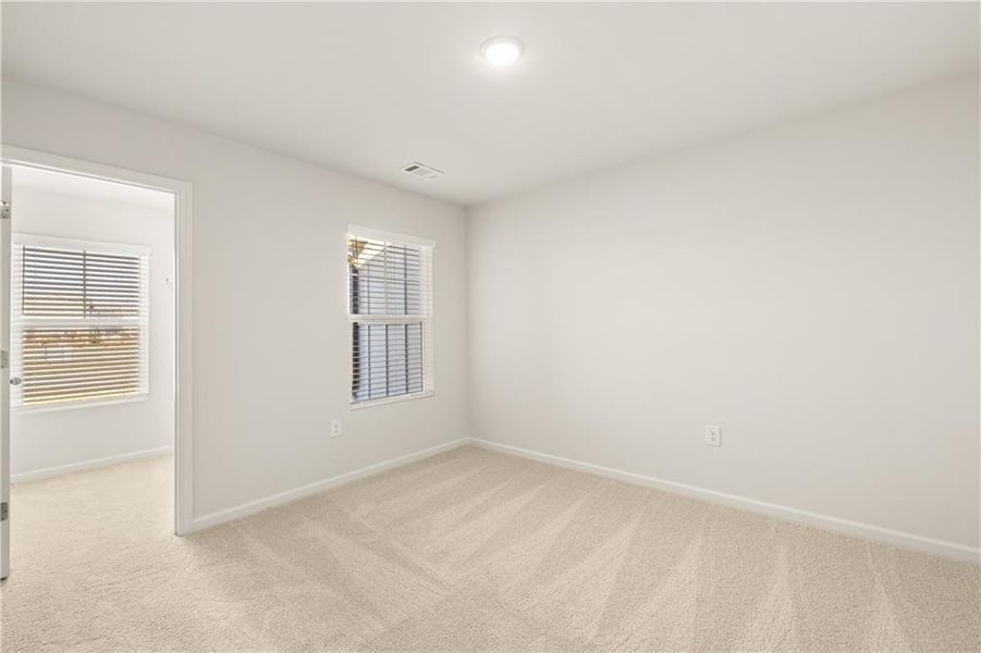 Spacious, unfurnished interior of a new home in Lake Carlton, Loganville (Image 28).