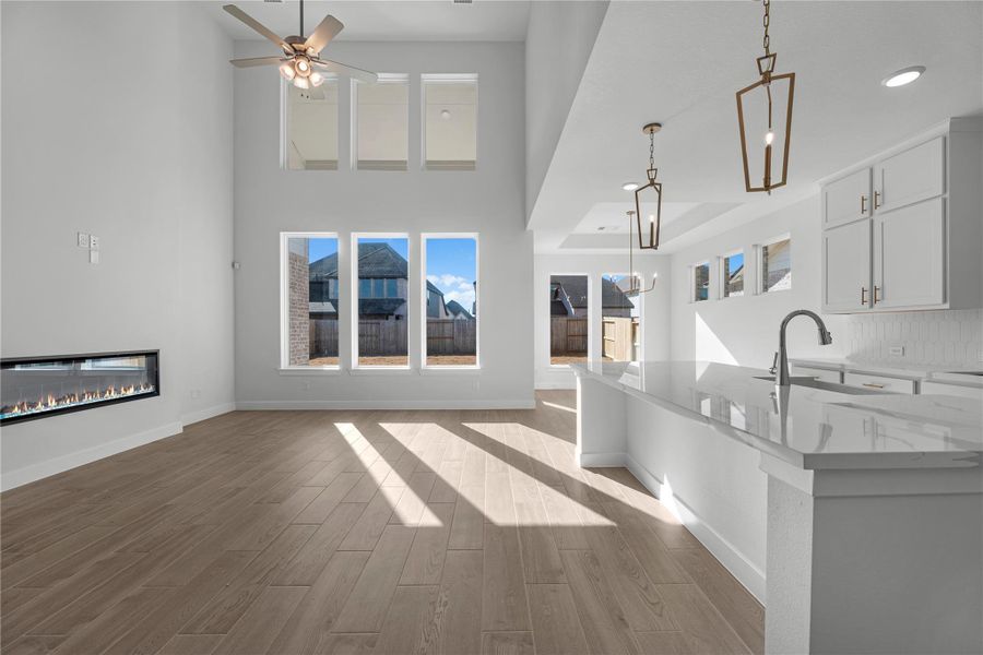 Representative image. Features, selections and colors may vary.