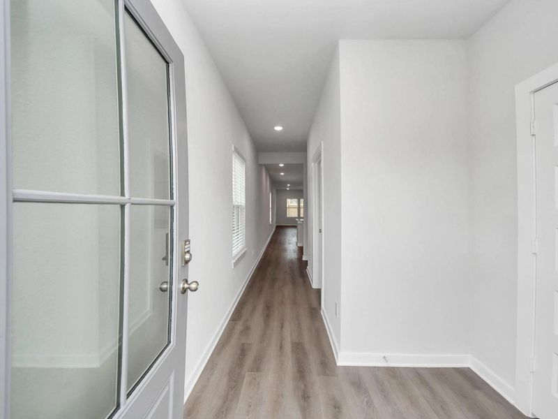 Spacious, unfurnished interior of a new home in Caney Creek Place, Conroe (Image 19).