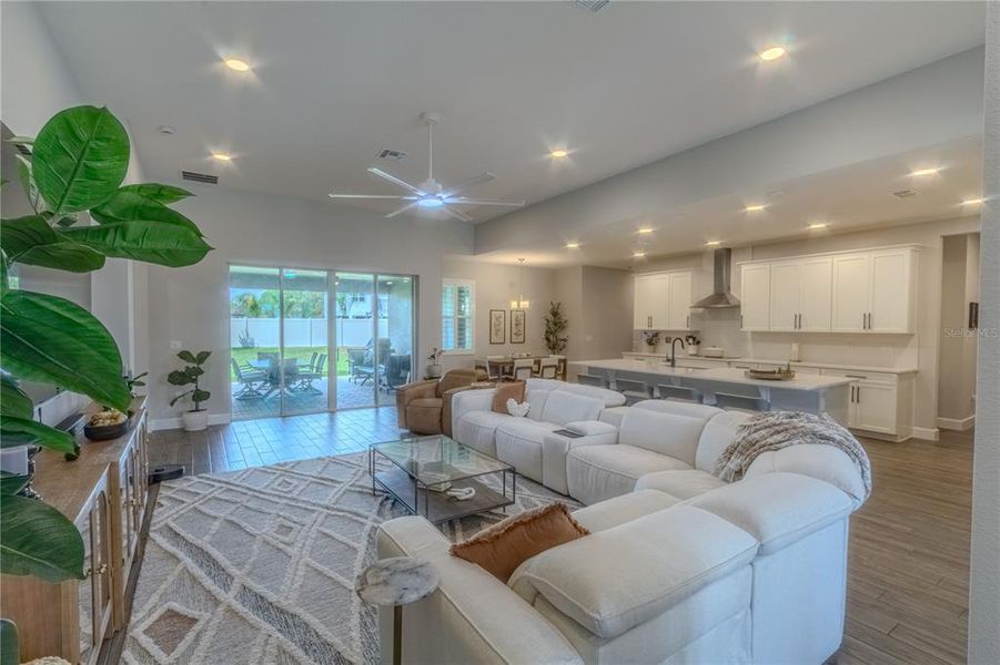Furnished interior view inside a new home in Francisco Park, Oviedo (Image 10).