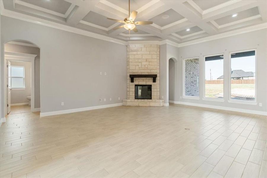 Spacious, unfurnished interior of a new home in , Weatherford (Image 27).