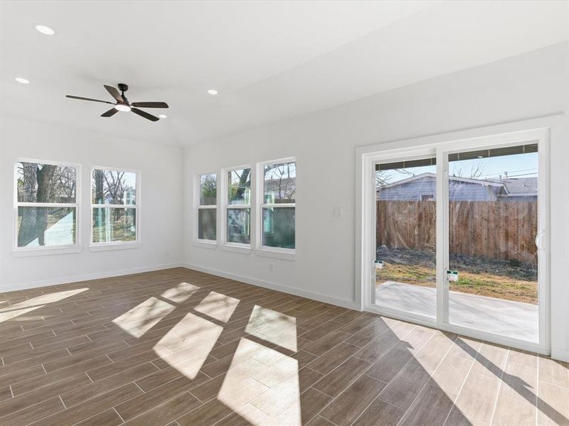 Spacious, unfurnished interior of a new home in , Kaufman (Image 23).