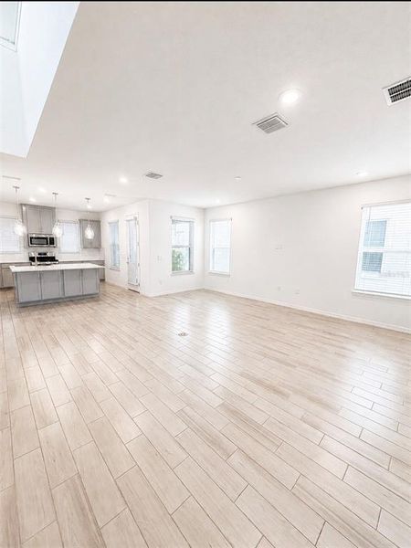 Spacious, unfurnished interior of a new home in , St. Cloud (Image 16).