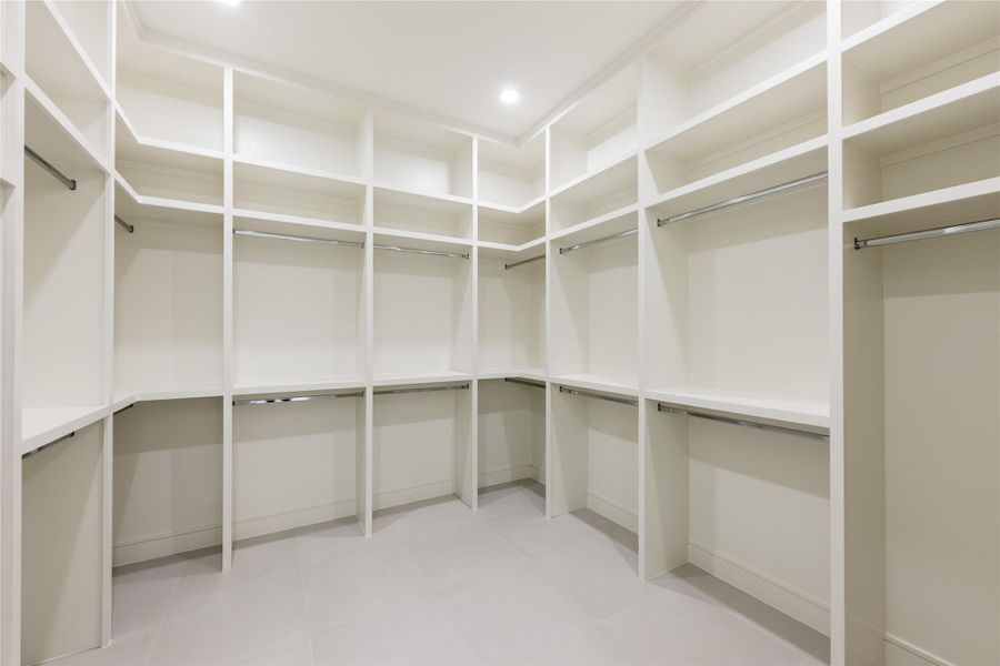 Spacious, unfurnished interior of a new home in , Houston (Image 37).