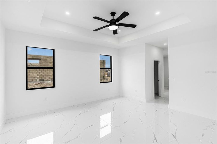 Spacious, unfurnished interior of a new home in , Cape Coral (Image 13).