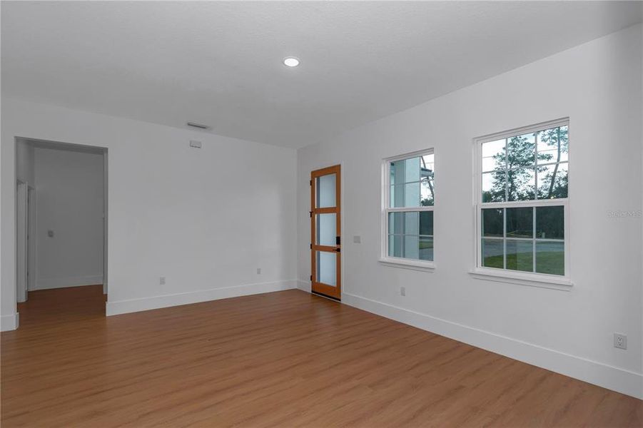Spacious, unfurnished interior of a new home in , Ocala (Image 32).