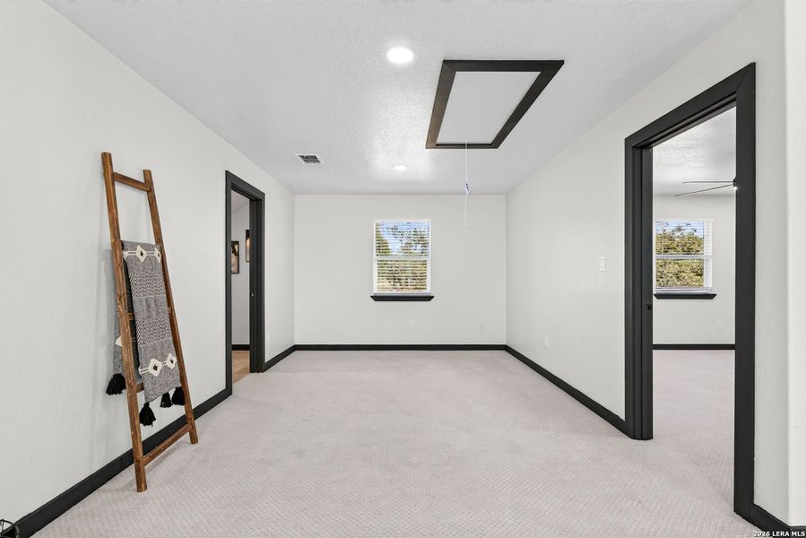 Spacious, unfurnished interior of a new home in , Natalia (Image 26).