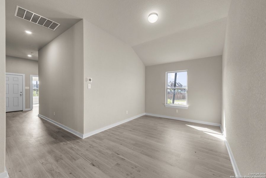 Spacious, unfurnished interior of a new home in Hunters Ranch, San Antonio (Image 29). Spacious, unfurnished interior of a new home in Hunters Ranch, San Antonio (Image 29).