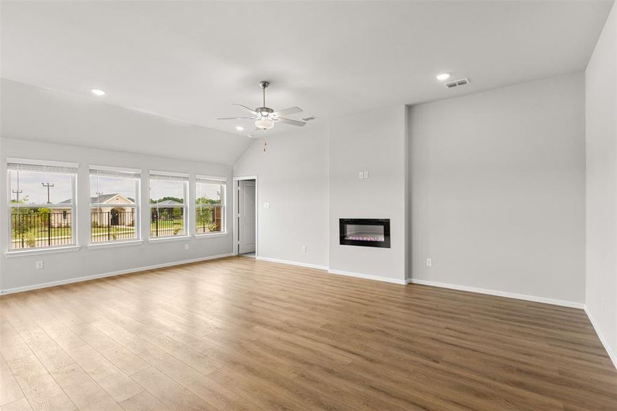 Spacious, unfurnished interior of a new home in Verandah, Royse City (Image 15).