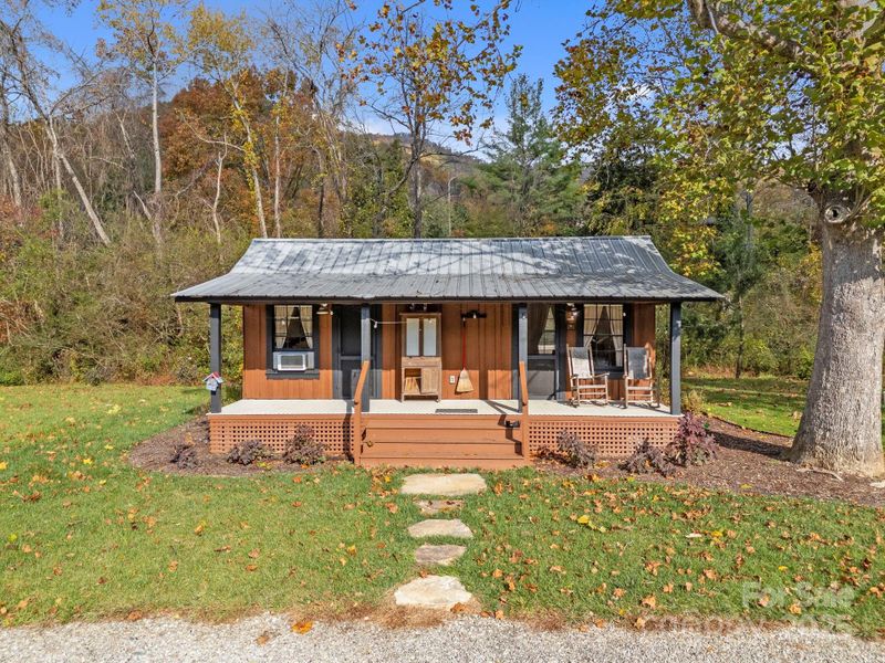 Historic 1 BR / 1BA Cottage