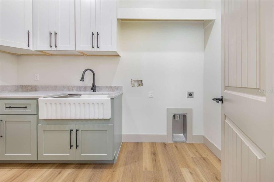 Furnished interior view inside a new home in , Haines City (Image 8).