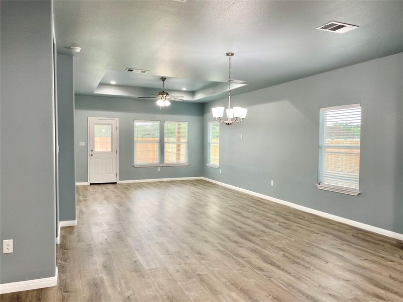 Spacious, unfurnished interior of a new home in , Giddings (Image 18).