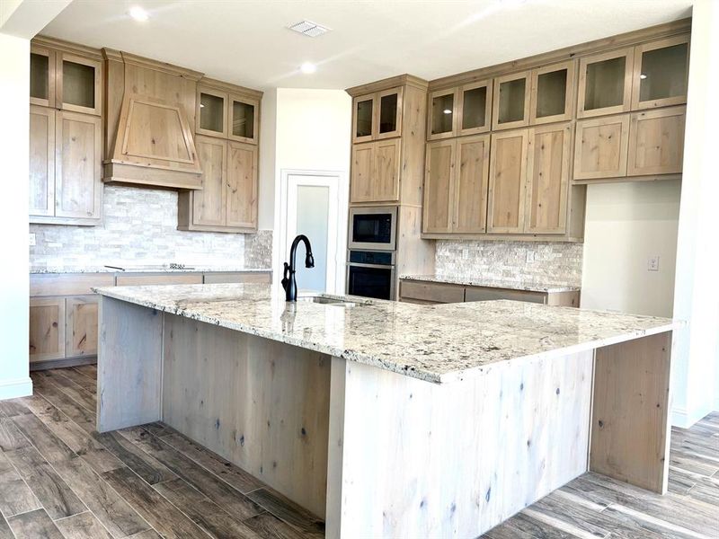 Furnished interior view inside a new home in , Waxahachie (Image 9).