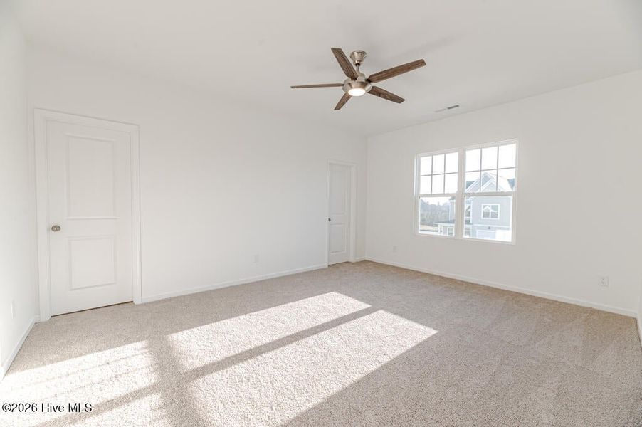 Spacious, unfurnished interior of a new home in Fords Reach, Bolivia (Image 34).