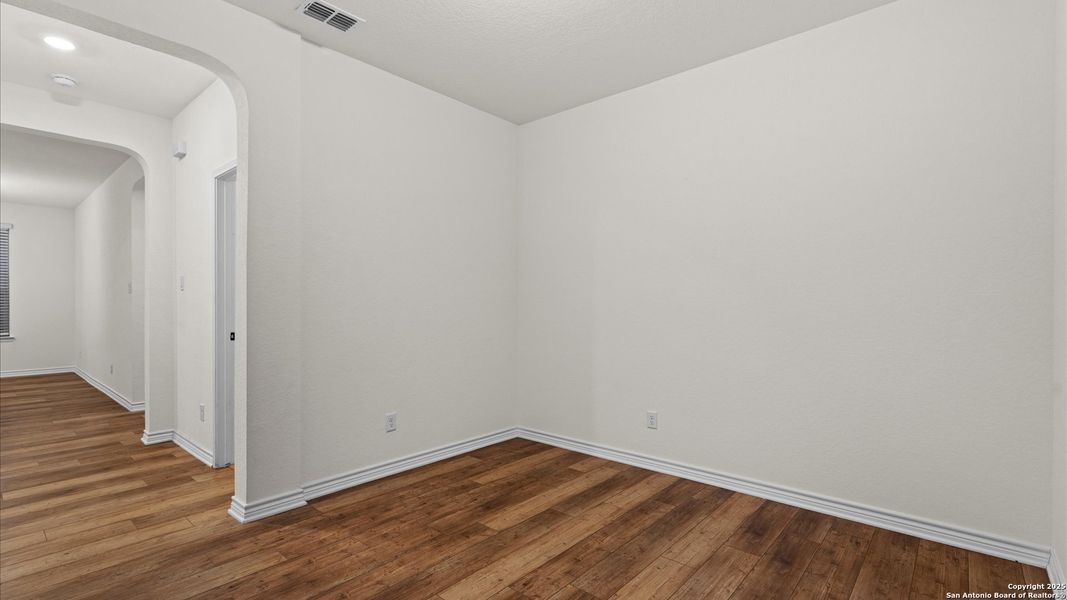 Spacious, unfurnished interior of a new home in Canyon Crest, San Antonio (Image 32). Spacious, unfurnished interior of a new home in Canyon Crest, San Antonio (Image 32).