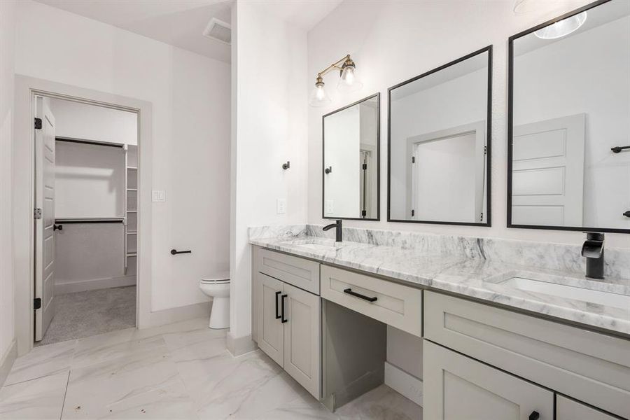 Furnished interior view inside a new home in Canyon Creek, Granbury (Image 9). Furnished interior view inside a new home in Canyon Creek, Granbury (Image 9).