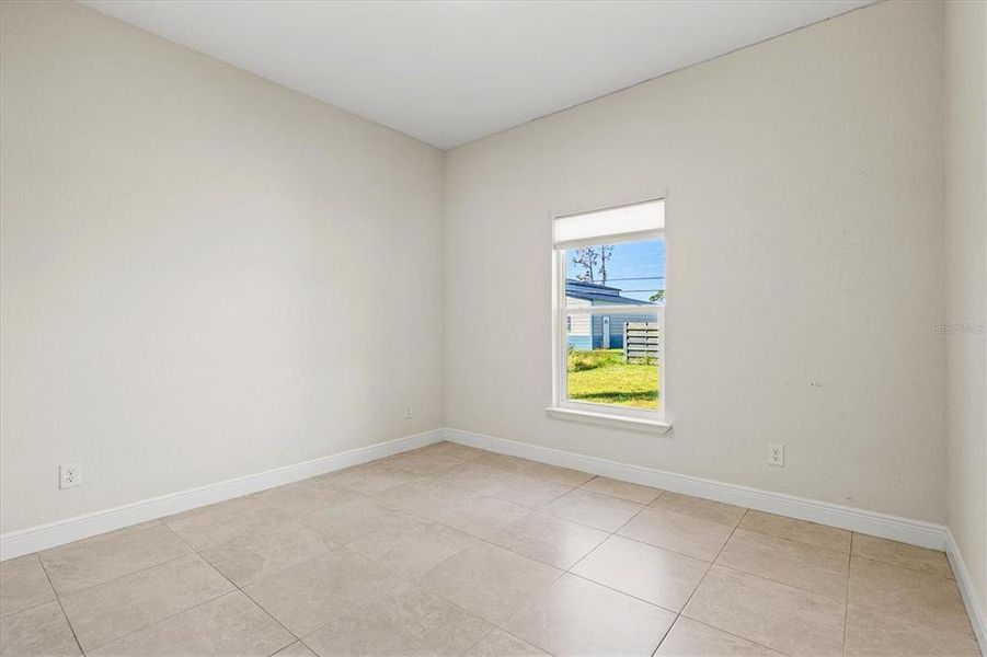 Spacious, unfurnished interior of a new home in , North Port (Image 16).
