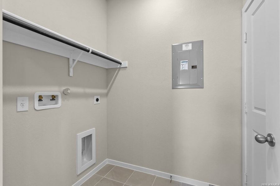 Spacious, unfurnished interior of a new home in Summerlin, San Antonio (Image 33).