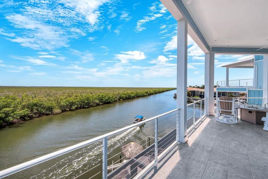 Exterior details and patio area of a home in , Cape Coral (Image 28).