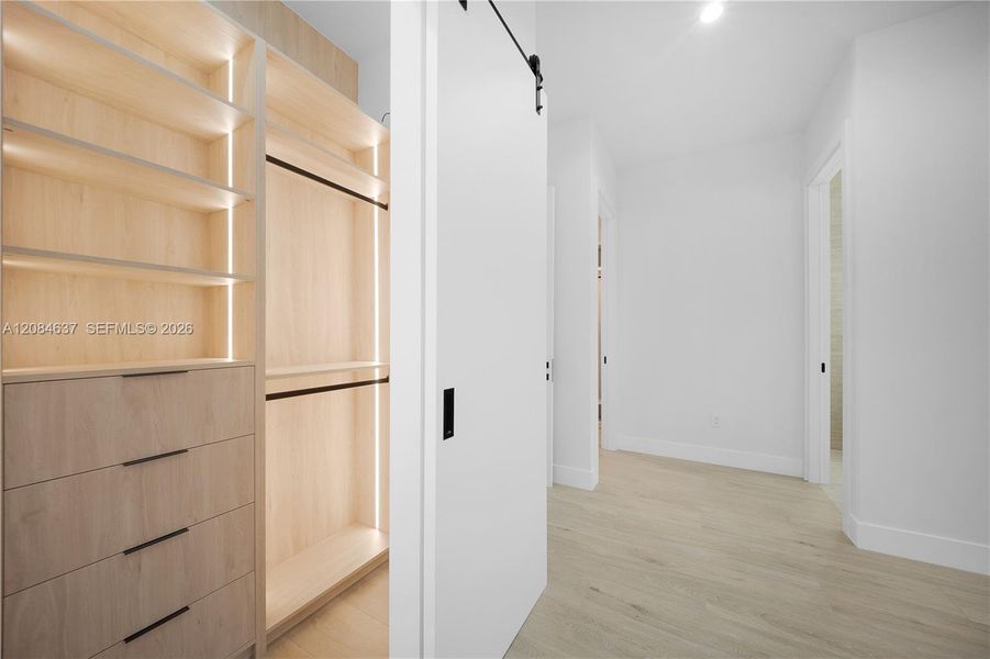 Spacious, unfurnished interior of a new home in , Fort Lauderdale (Image 21).