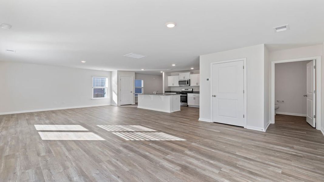 Spacious, unfurnished interior of a new home in Cedar Gap, Fountain Inn (Image 16).