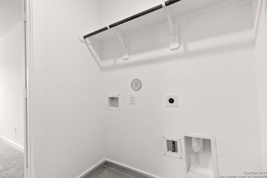 Spacious, unfurnished interior of a new home in Fairway Crossing 40s, San Antonio (Image 15). Spacious, unfurnished interior of a new home in Fairway Crossing 40s, San Antonio (Image 15).