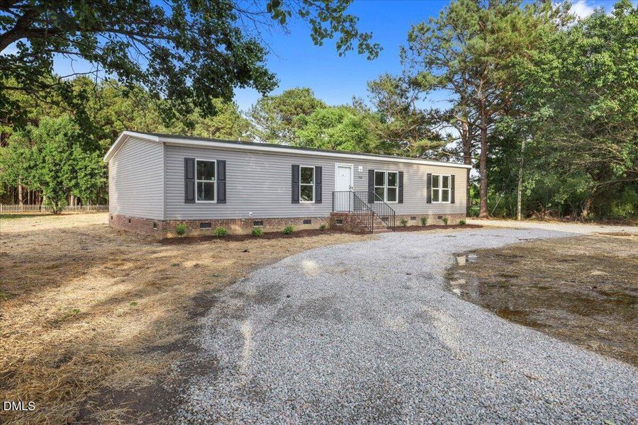 03-5737 Lloyd Rd-3