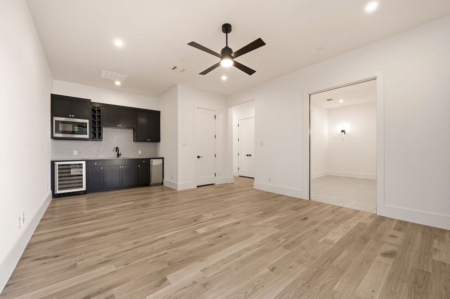 Spacious, unfurnished interior of a new home in Fleming Pointe, Fort Worth (Image 39).
