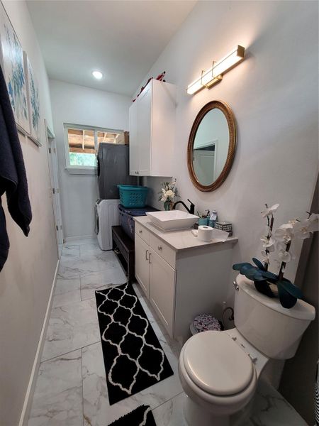 Efficient cooling solutions maintain a comfortable atmosphere in this well-appointed interior. Efficient cooling solutions maintain a comfortable atmosphere in this well-appointed interior.