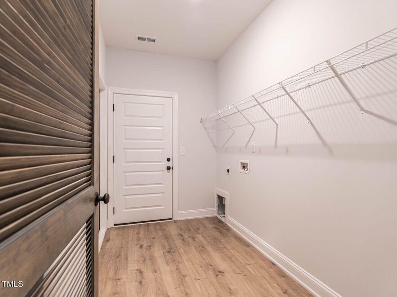 020-1280x960-laundry 020-1280x960-laundry