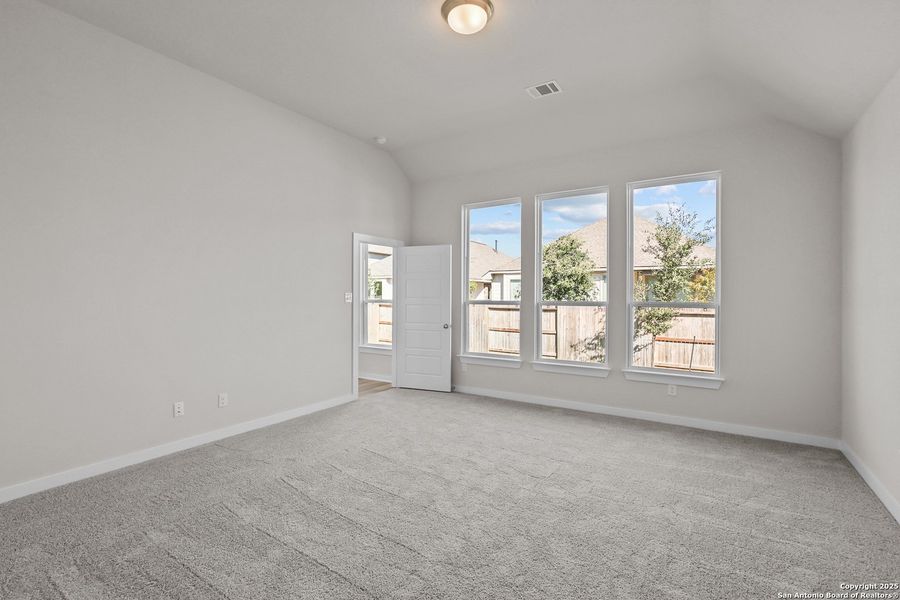 Spacious, unfurnished interior of a new home in Stillwater Ranch 45', San Antonio (Image 32).