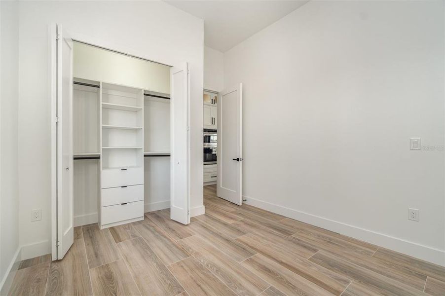 Spacious, unfurnished interior of a new home in , Cape Coral (Image 32).