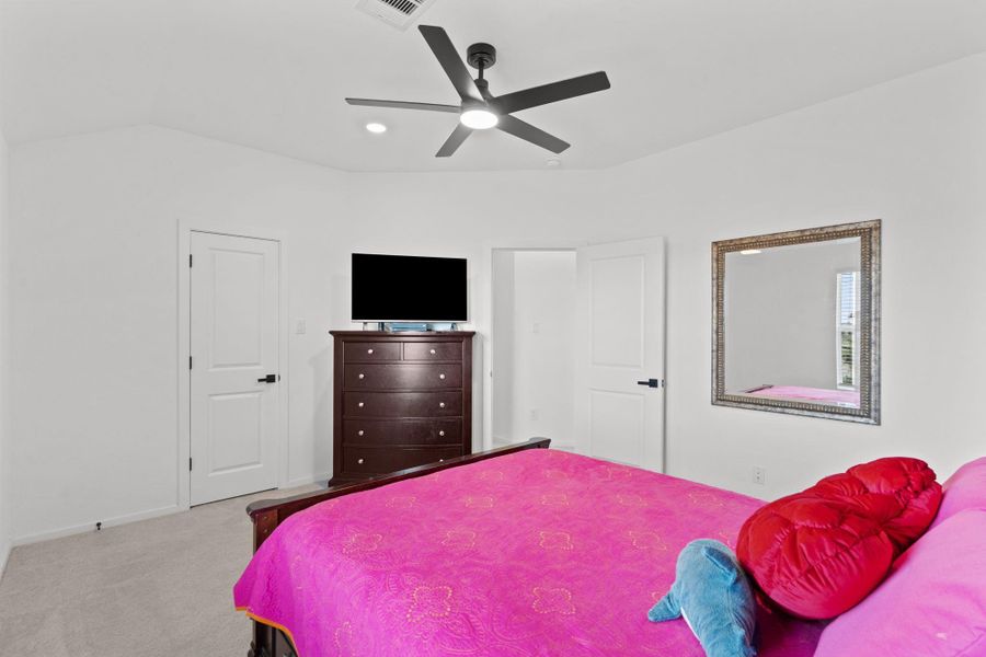 Furnished interior view inside a new home in Lago Mar, Texas City (Image 34).