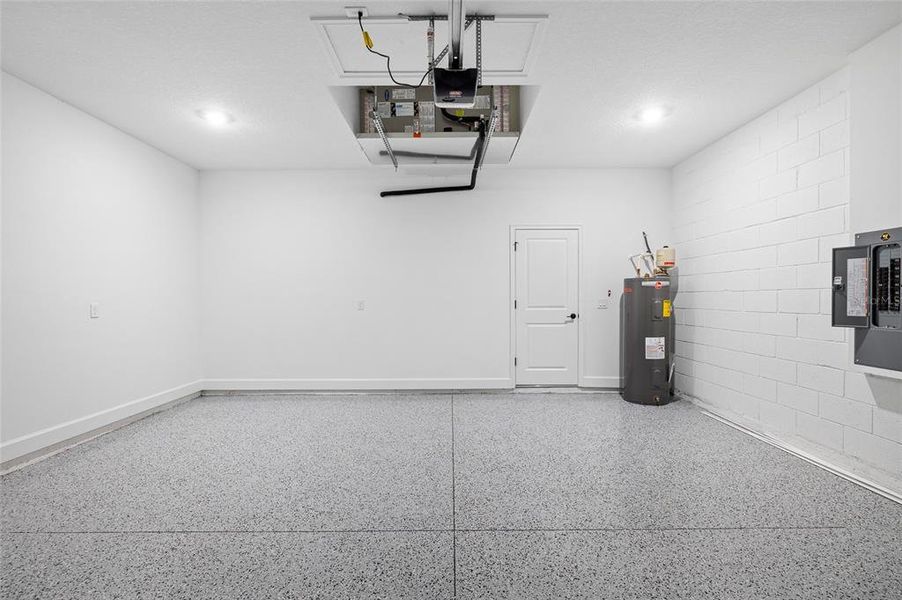 Spacious, unfurnished interior of a new home in , Spring Hill (Image 39).