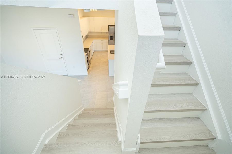 Spacious, unfurnished interior of a new home in Acacia Groves, Miami (Image 64).