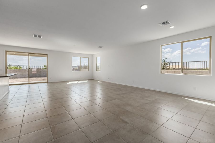 Spacious, unfurnished interior of a new home in Tierra Vistoso, Surprise (Image 8).
