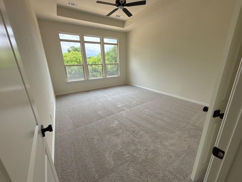 Spacious, unfurnished interior of a new home in Waterford Park, Weatherford (Image 17).