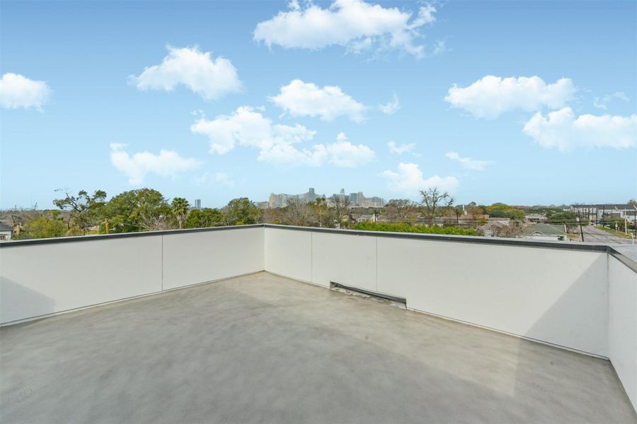 Continue up to the fourth floor and be wow'd by the unobstructed view of the Downtown Houston skyline. Continue up to the fourth floor and be wow'd by the unobstructed view of the Downtown Houston skyline.