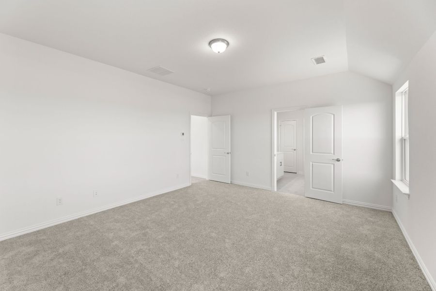 Representative unfurnished interior of a home built from the Kingston by UnionMain Homes in Elevon, Lavon (Image 28).