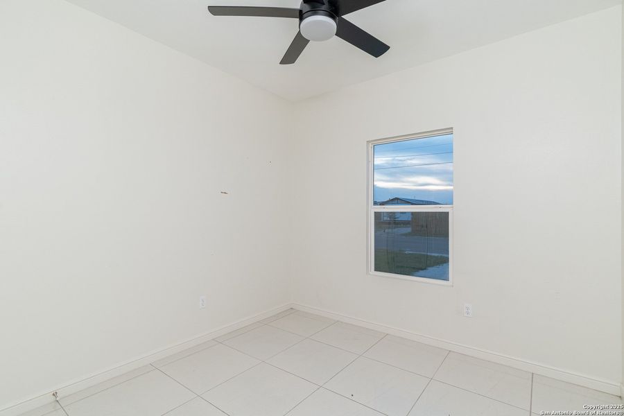 Spacious, unfurnished interior of a new home in , Edinburg (Image 9).
