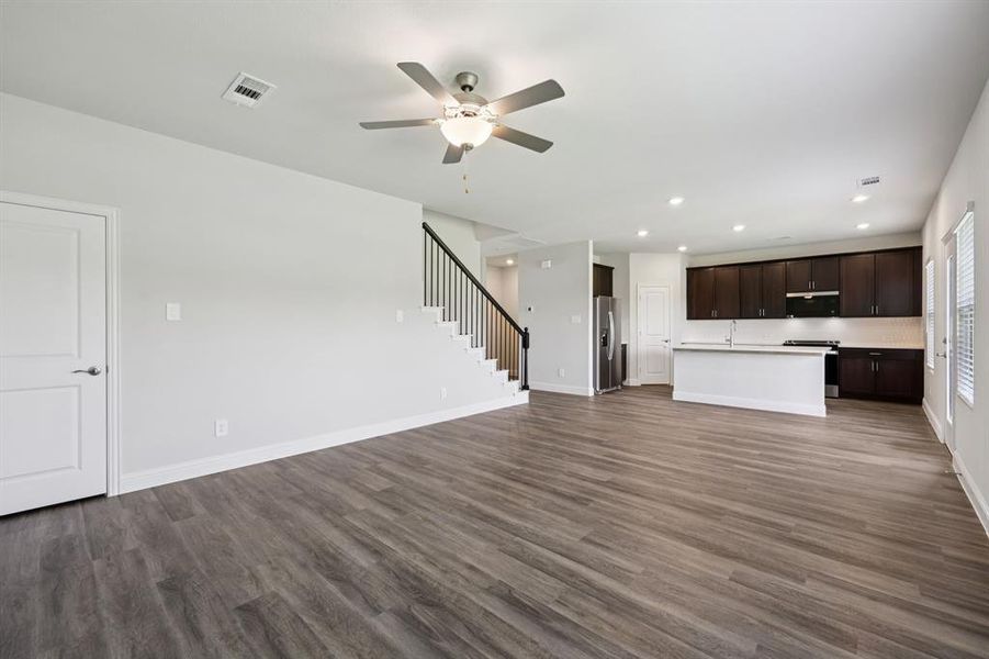 Spacious, unfurnished interior of a new home in Westmoor, Sherman (Image 35).
