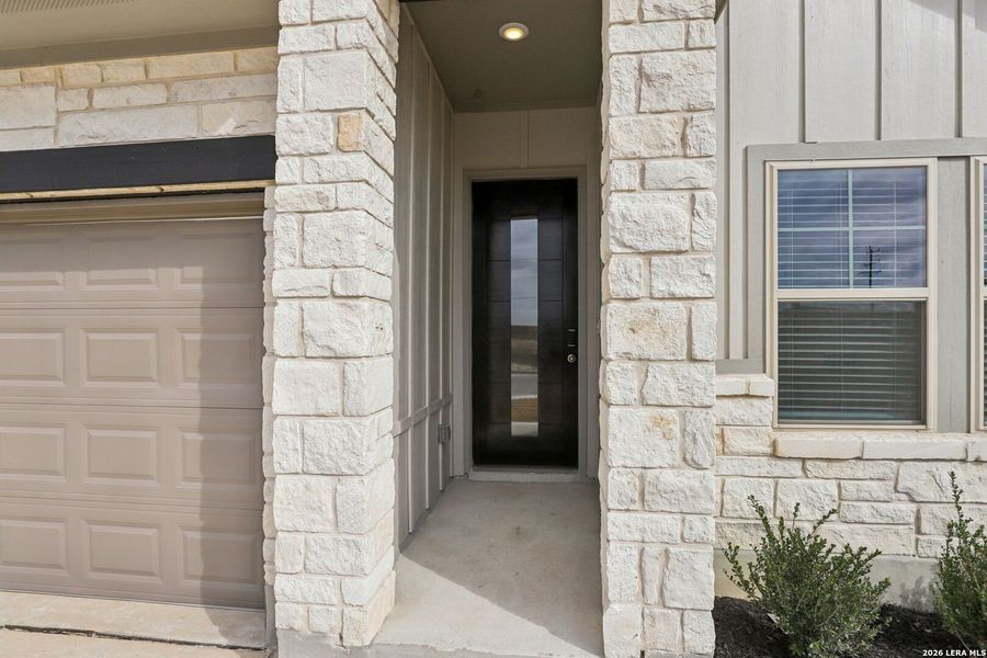 Exterior details and patio area of a home in Catalina, Converse (Image 4).