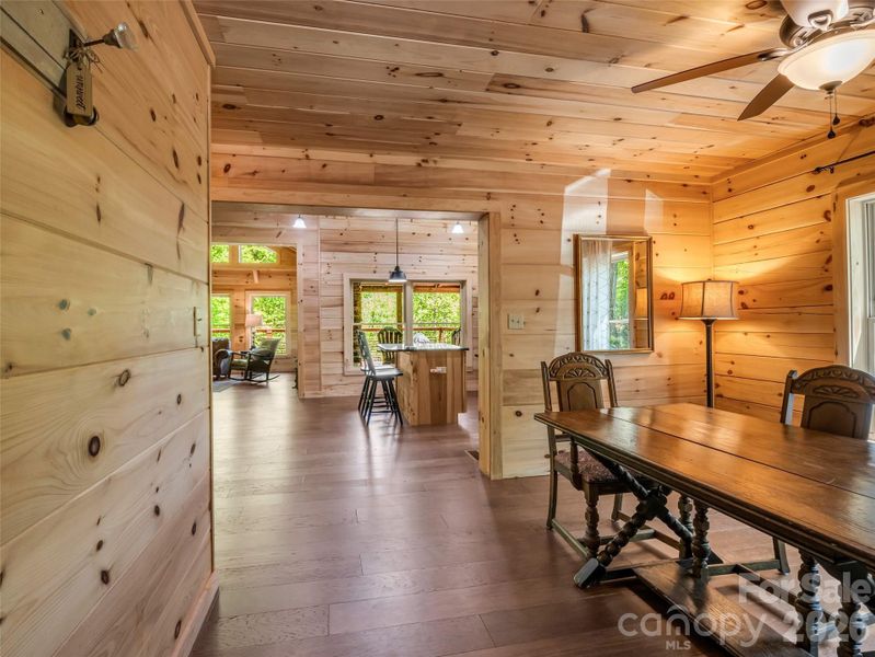 Community amenities in , Lake Lure (Image 27).